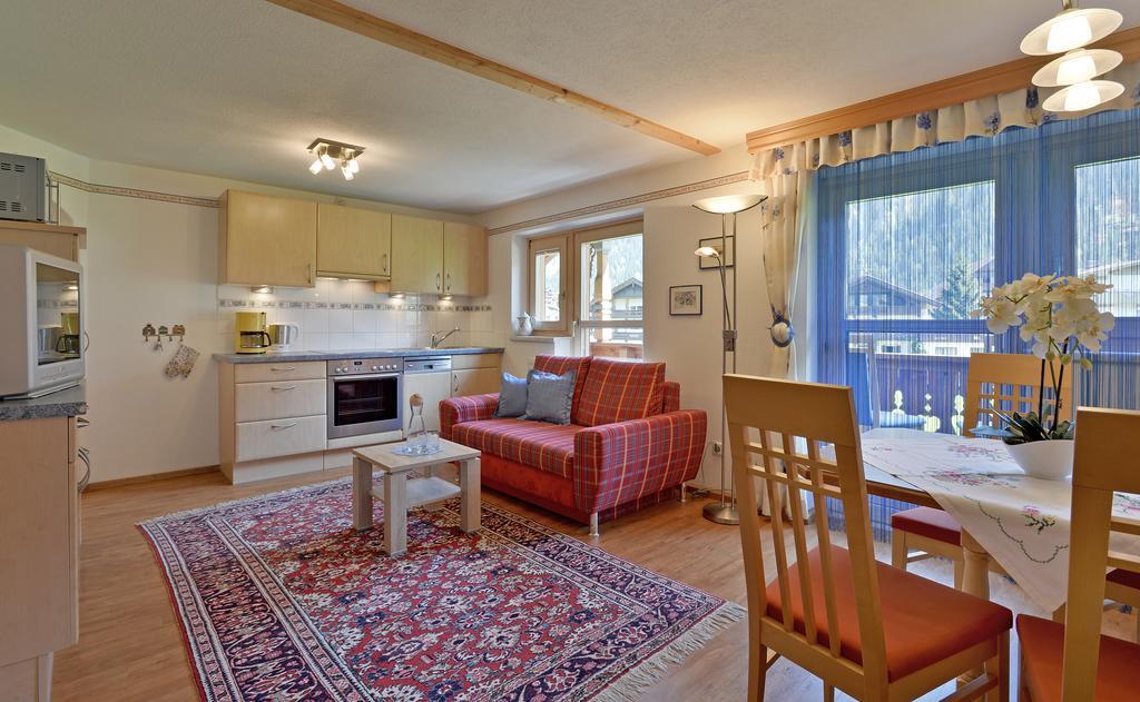 Ferienwohnungen Stefan Kroell Mayrhofen Room photo